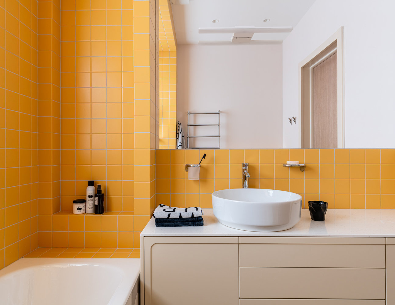 Фотография: Ванная в стиле Современный, Дом, Проект недели, Дом и дача, Московская область, Светлана Юркова, 4 и больше, Более 90 метров, Елена Никитина – фото на INMYROOM