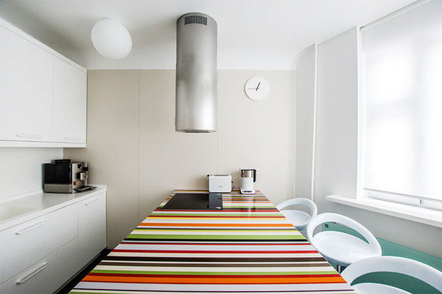 Фотография: Кухня и столовая в стиле Хай-тек, Интерьер комнат, Elle Decoration – фото на INMYROOM