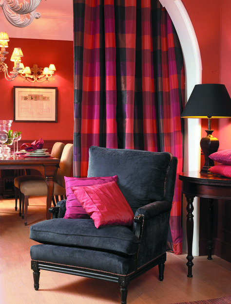 Фотография: Мебель и свет в стиле Прованс и Кантри, Цвет в интерьере, Стиль жизни, Советы, Ткани, Галерея Арбен, Шторы, Окна – фото на INMYROOM