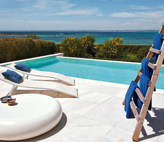 Фотография: Терраса в стиле Скандинавский, Дом, Испания, Цвет в интерьере, Дома и квартиры, Белый – фото на INMYROOM