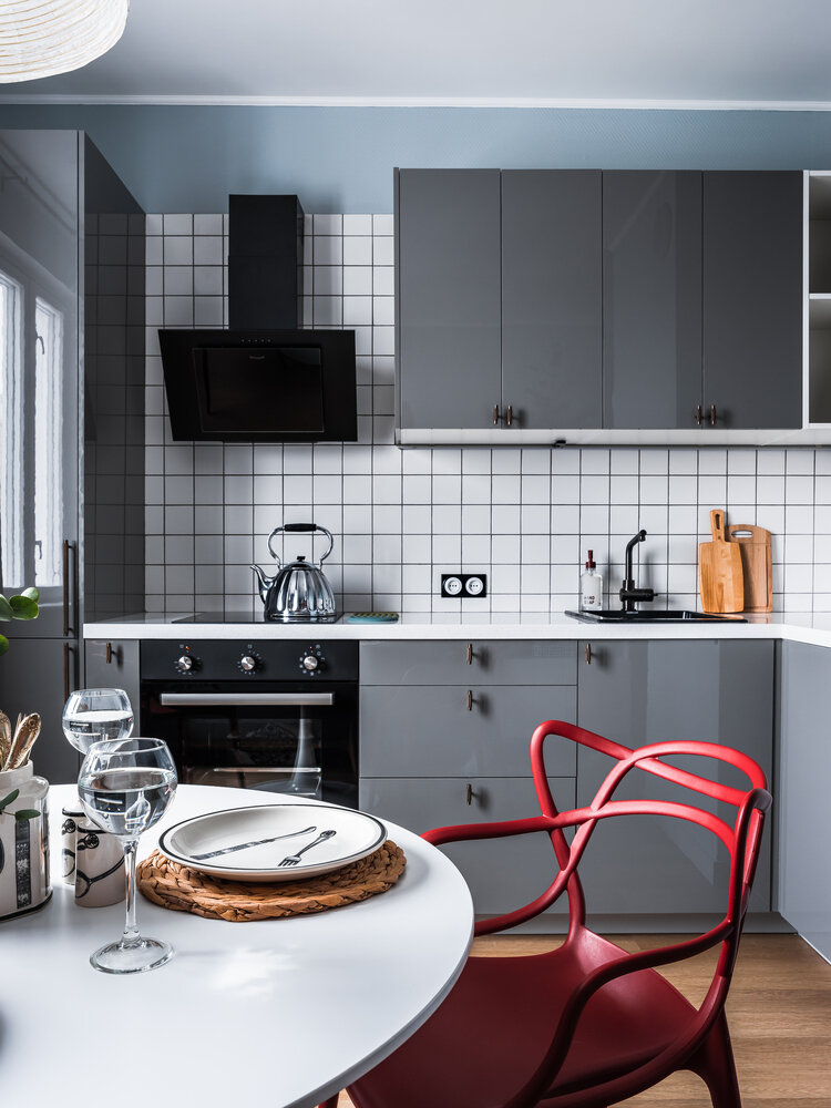 Фотография: Кухня и столовая в стиле Современный, Эклектика, Квартира, Проект недели, Москва, Алена Власова, П-44, Панельный дом, 2 комнаты, 40-60 метров – фото на INMYROOM Фотография: Кухня и столовая в стиле Современный, Эклектика, Квартира, Проект недели, Москва, Алена Власова, П-44, Панельный дом, 2 комнаты, 40-60 метров – фото на INMYROOM