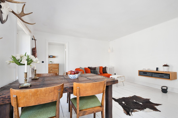 Фотография: Гостиная в стиле Скандинавский, Малогабаритная квартира, Квартира, Цвет в интерьере, Дома и квартиры, Белый – фото на INMYROOM