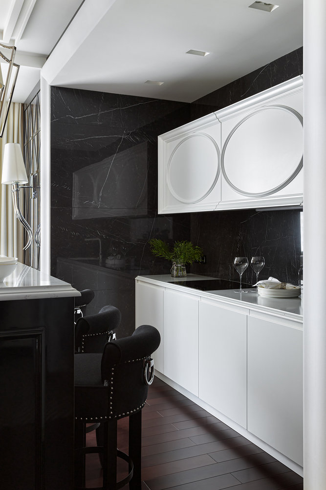 Фотография: Кухня и столовая в стиле Классический, Современный, Квартира, Проект недели, Москва, 3 комнаты, 60-90 метров, ЖК «Мосфильмовский», #эксклюзивныепроекты, Ирина Шевченко – фото на INMYROOM Фотография: Кухня и столовая в стиле Классический, Современный, Квартира, Проект недели, Москва, 3 комнаты, 60-90 метров, ЖК «Мосфильмовский», #эксклюзивныепроекты, Ирина Шевченко – фото на INMYROOM