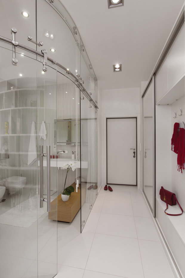 Фотография: Прихожая в стиле Хай-тек, Квартира, Цвет в интерьере, Дома и квартиры, Белый – фото на INMYROOM