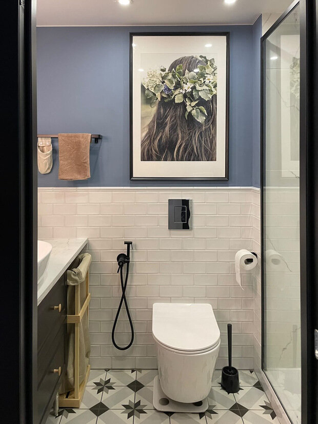 Душевую делали на заказ: вышла в 17 000 рублей.