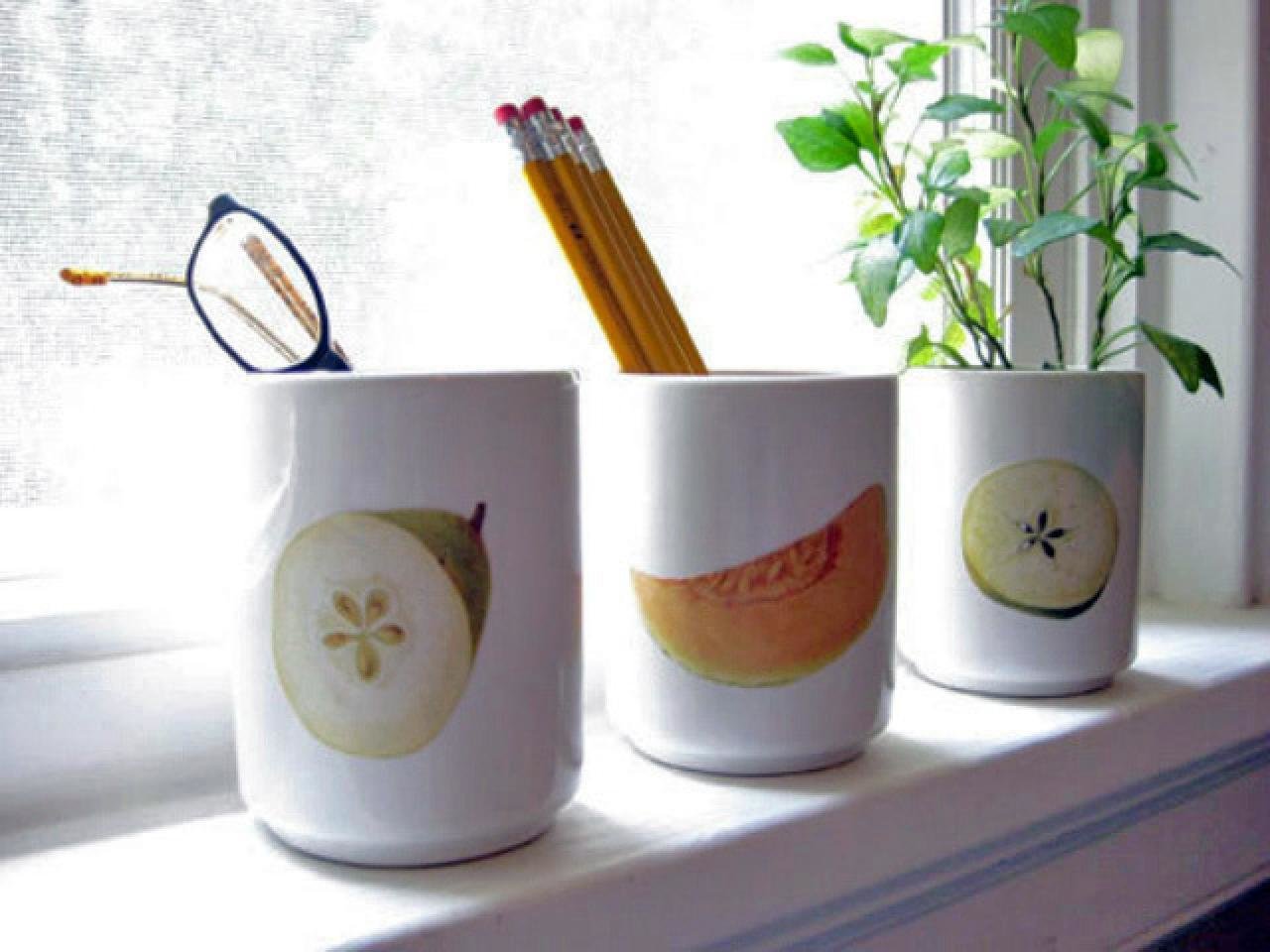 Фотография: в стиле , Аксессуары, Прочее, Советы, Системы хранения, Хранение мелочей, Metro, домашний офис для ребенка, хранение аксессуаров, хранение канцелярии – фото на INMYROOM