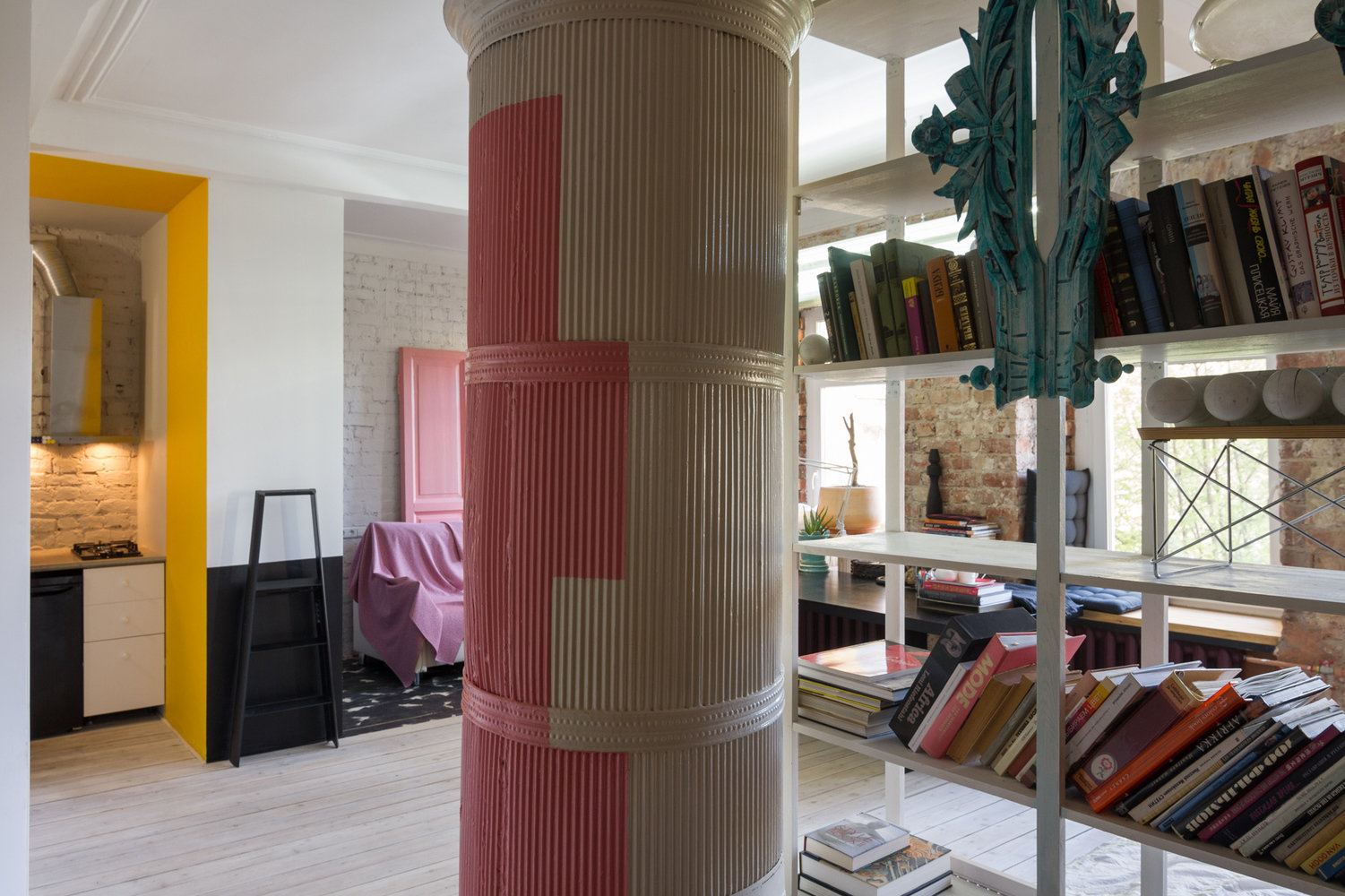 Фотография: Гостиная в стиле Лофт, Квартира, Розовый, Гид, Елена Иванова, Ирина Маркман, Ирина Киреева, Александр Арнгольдт, Елена Нечаева – фото на INMYROOM Фотография: Гостиная в стиле Лофт, Квартира, Розовый, Гид, Елена Иванова, Ирина Маркман, Ирина Киреева, Александр Арнгольдт, Елена Нечаева – фото на INMYROOM