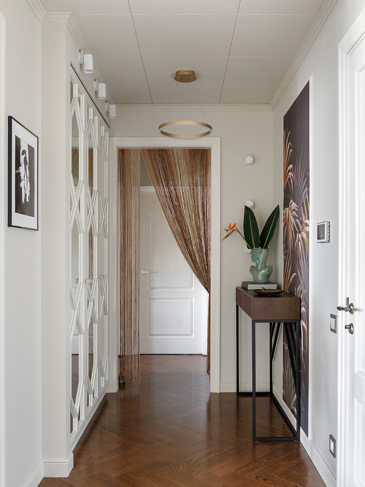 Фотография: Прихожая в стиле Современный, Эклектика, Классический, Квартира, Проект недели, Санкт-Петербург, Сталинка, 40-60 метров, Александра Якущенко – фото на INMYROOM Фотография: Прихожая в стиле Современный, Эклектика, Классический, Квартира, Проект недели, Санкт-Петербург, Сталинка, 40-60 метров, Александра Якущенко – фото на INMYROOM