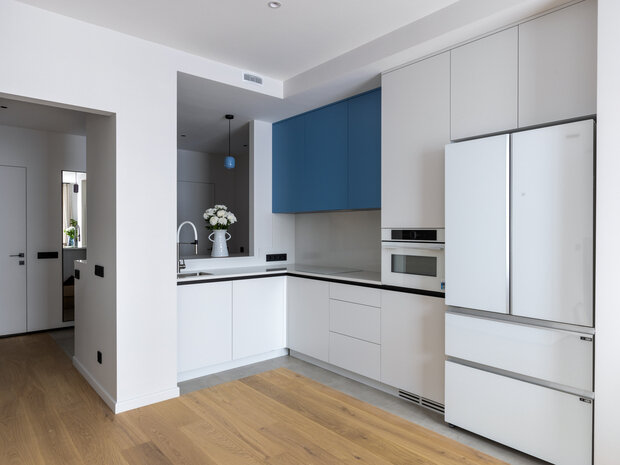 Фотография: Кухня и столовая в стиле Современный, Минимализм, Квартира, Проект дня, Москва, 4 и больше, Более 90 метров, ЖК «Holland Park», Ольга Кумова – фото на INMYROOM