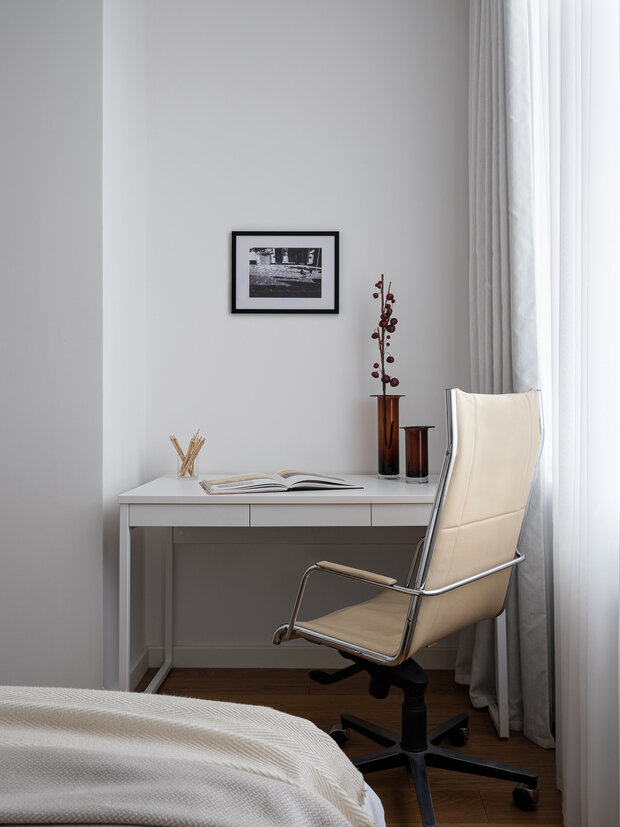 Фотография: Кабинет в стиле Скандинавский, Современный, Минимализм, Квартира, Проект дня, Москва, 3 комнаты, 60-90 метров, Анна Мальцева, скандинавский с элементами минимализма – фото на INMYROOM