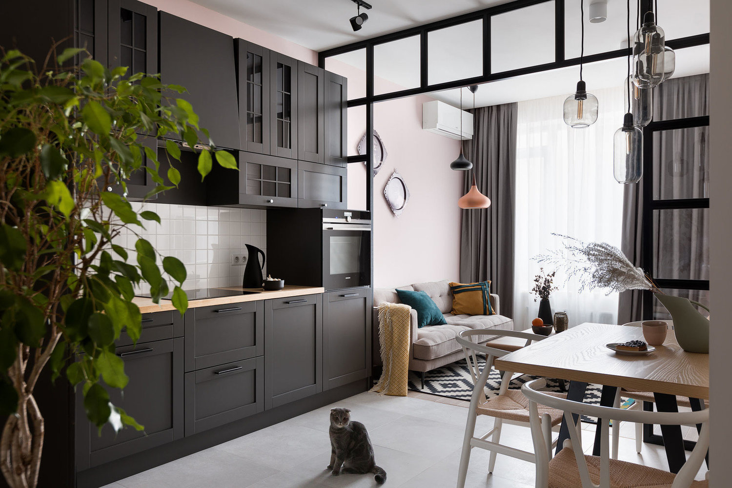 Фотография: Кухня и столовая в стиле Скандинавский, Gorenje, Советы, Черный, Марина Саркисян, за и против, Илья Гульянц, Руслан Просвирин, как оформить темную кухню, темная кухня – фото на INMYROOM