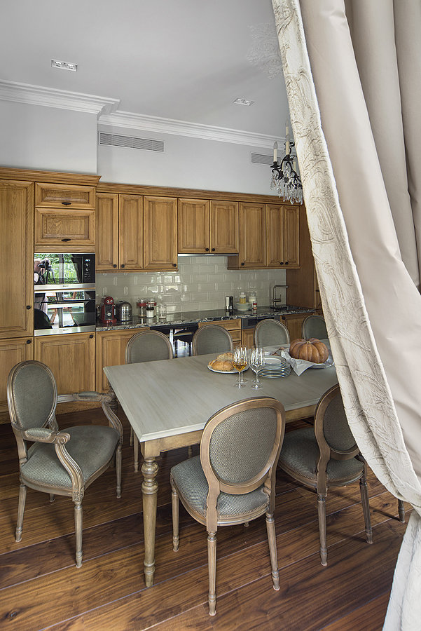 Фотография: Кухня и столовая в стиле Прованс и Кантри, Квартира, Дома и квартиры, Проект недели – фото на INMYROOM Фотография: Кухня и столовая в стиле Прованс и Кантри, Квартира, Дома и квартиры, Проект недели – фото на INMYROOM