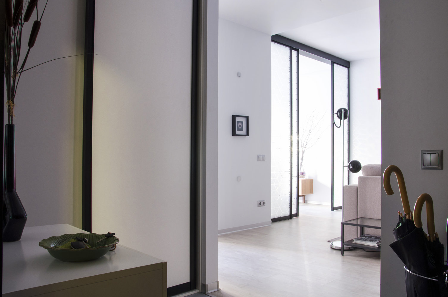 Фотография: Прихожая в стиле Скандинавский, Современный, Декор интерьера, Квартира, Проект недели, Московская область, Наталия Чайка, Александра Морозова, Балашиха, ЖК «Акварели», Монолитный дом, 3 комнаты, 60-90 метров, Григорий Севастьянов, Studio 8 – фото на INMYROOM Фотография: Прихожая в стиле Скандинавский, Современный, Декор интерьера, Квартира, Проект недели, Московская область, Наталия Чайка, Александра Морозова, Балашиха, ЖК «Акварели», Монолитный дом, 3 комнаты, 60-90 метров, Григорий Севастьянов, Studio 8 – фото на INMYROOM