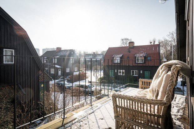 Фотография: Балкон в стиле Минимализм, Скандинавский, Современный, Декор интерьера, Дом, Швеция, Серый, Гетеборг, нейтральные тона в отделке, как оформить дом в современном стиле, 4 и больше, Более 90 метров – фото на INMYROOM