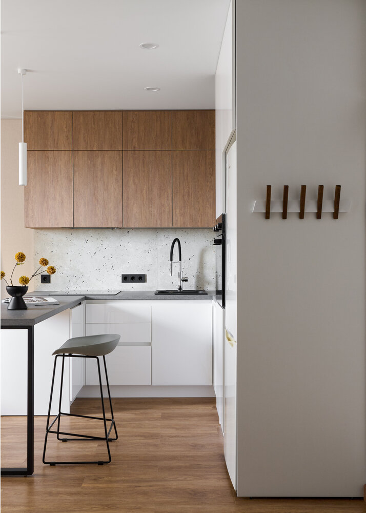 Фотография: Кухня и столовая в стиле Современный, Минимализм, Малогабаритная квартира, Квартира, Проект дня, Краснодар, 2 комнаты, до 40 метров, Анна Чернова – фото на INMYROOM Фотография: Кухня и столовая в стиле Современный, Минимализм, Малогабаритная квартира, Квартира, Проект дня, Краснодар, 2 комнаты, до 40 метров, Анна Чернова – фото на INMYROOM