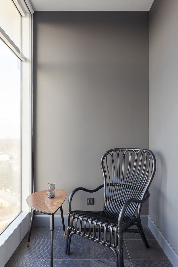 Фотография: Балкон в стиле Современный, Квартира, Белый, Проект недели, Черный, Москва, Бежевый, Коричневый, 2 комнаты, 60-90 метров, Юлия Жирнова – фото на INMYROOM