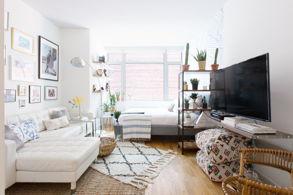 Фотография: Гостиная в стиле Скандинавский, Декор интерьера, Малогабаритная квартира, Квартира, Нью-Йорк, Гид – фото на INMYROOM