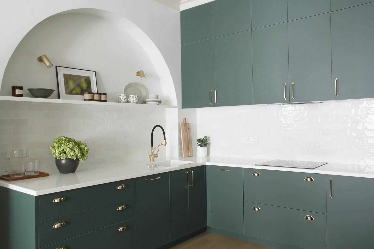 Фотография: Кухня и столовая в стиле Современный, Эклектика, Классический, Квартира, Проект недели, Казахстан, 2 комнаты, 60-90 метров, Алматы, Dune Interiors – фото на INMYROOM