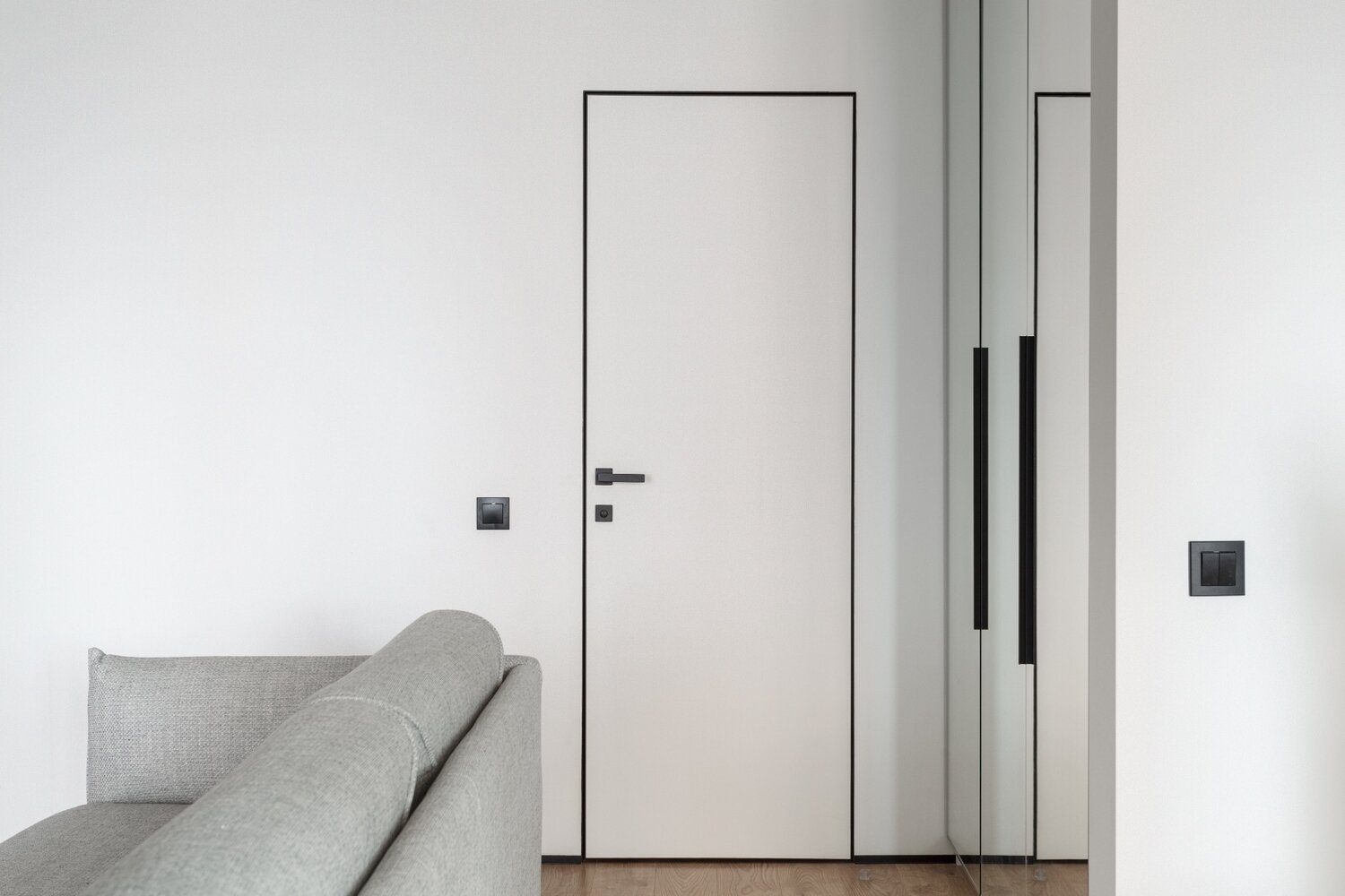 Фотография: Прихожая в стиле Современный, Минимализм, Скандинавский, Малогабаритная квартира, Квартира, Проект недели, Краснодар, 2 комнаты, 40-60 метров, Монолитно-кирпичный, Denish Design, Кристина Селютина – фото на INMYROOM Фотография: Прихожая в стиле Современный, Минимализм, Скандинавский, Малогабаритная квартира, Квартира, Проект недели, Краснодар, 2 комнаты, 40-60 метров, Монолитно-кирпичный, Denish Design, Кристина Селютина – фото на INMYROOM