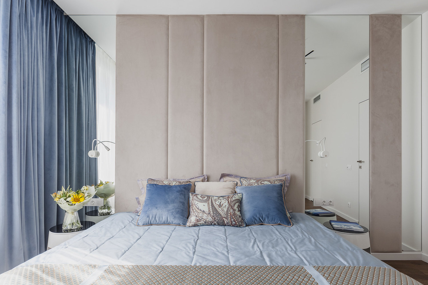 Фотография: Спальня в стиле Современный, Квартира, Проект недели, Москва, Монолитный дом, 4 и больше, Более 90 метров, Максим Новиньков, INMYROOM_ВИДЕО, INMYROOM TV – фото на INMYROOM Фотография: Спальня в стиле Современный, Квартира, Проект недели, Москва, Монолитный дом, 4 и больше, Более 90 метров, Максим Новиньков, INMYROOM_ВИДЕО, INMYROOM TV – фото на INMYROOM