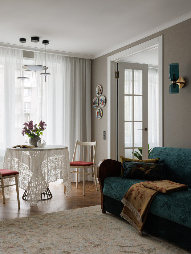 Фотография: Гостиная в стиле Современный, Эклектика, Винтажный, Квартира, Проект дня, Санкт-Петербург, 2 комнаты, 40-60 метров, Александра Якушенко – фото на INMYROOM