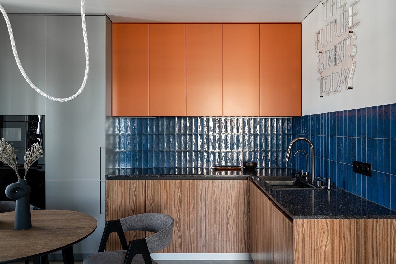 Фотография: Кухня и столовая в стиле Современный, Квартира, Проект дня, Казань, 2 комнаты, 40-60 метров, MKInterior – фото на INMYROOM Фотография: Кухня и столовая в стиле Современный, Квартира, Проект дня, Казань, 2 комнаты, 40-60 метров, MKInterior – фото на INMYROOM