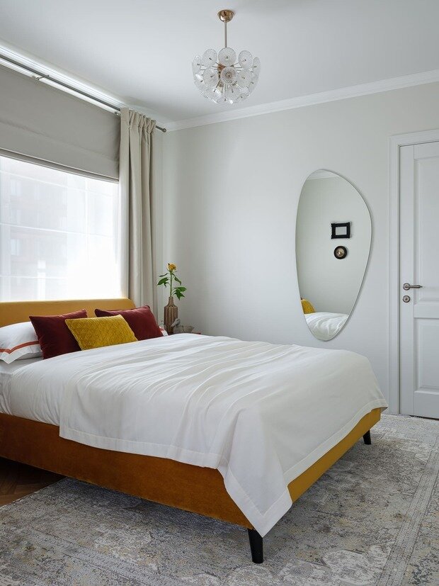 Фотография: Спальня в стиле Современный, Эклектика, Малогабаритная квартира, Квартира, Проект дня, Москва, Монолитный дом, 2 комнаты, 40-60 метров, Маргарита Зенова, современный с элементами классики и минимализмом, М-Бюро, Александра Багрицевич – фото на INMYROOM