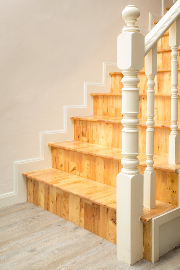 Фотография:  в стиле Прованс и Кантри, Классический, Современный, Декор интерьера, Дом, Декор дома, Лестница – фото на INMYROOM