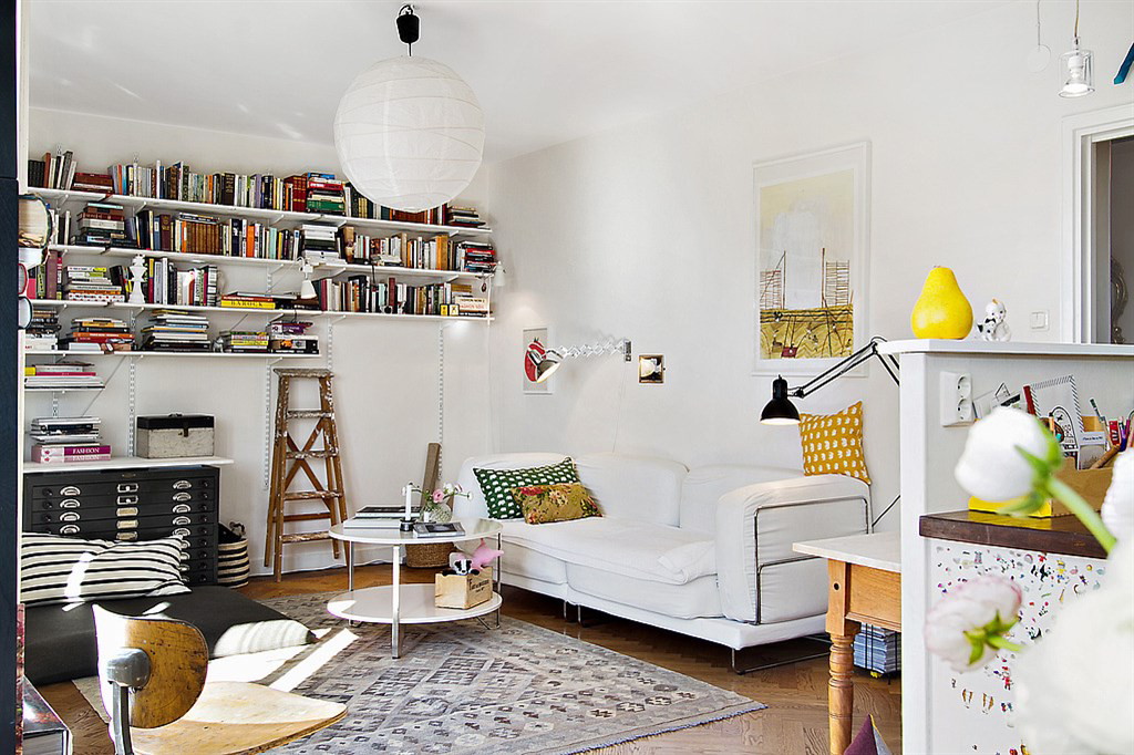 Фотография: Гостиная в стиле Лофт, Скандинавский, Малогабаритная квартира, Квартира, Франция, Дома и квартиры – фото на INMYROOM