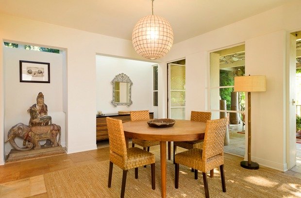 Фотография: Кухня и столовая в стиле Прованс и Кантри, Современный, Восточный, Дом, Дома и квартиры, Интерьеры звезд, Бассейн – фото на INMYROOM