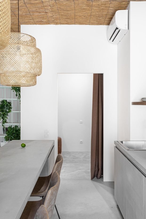 Фотография: Кухня и столовая в стиле Минимализм, Лофт, Квартира, Проект недели, Москва, 2 комнаты, 40-60 метров, Саша Черных – фото на INMYROOM