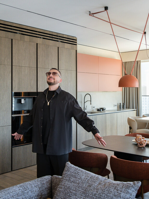 Дизайнер Виталий Мясников 