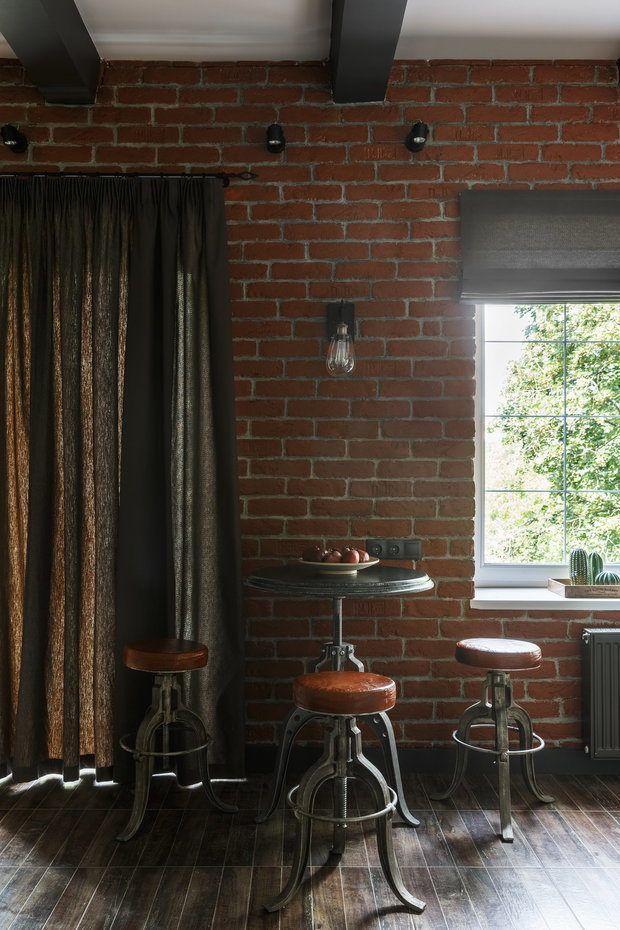 Фотография: Кухня и столовая в стиле Лофт, Гид, Марина Саркисян, камин в комнате, как сделать интерьер уютнее, уют дома, электрический камин в интерьере, камин для квартиры, BoomPlanner, Ира Носова, Александра Ермилова, Наталья Чувинова, Русклимат – фото на INMYROOM