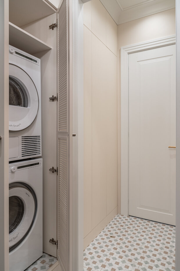 Фотография: Ванная в стиле Современный, Малогабаритная квартира, Квартира, Проект дня, Москва, Монолитный дом, 2 комнаты, до 40 метров, современный с элементами неоклассики – фото на INMYROOM