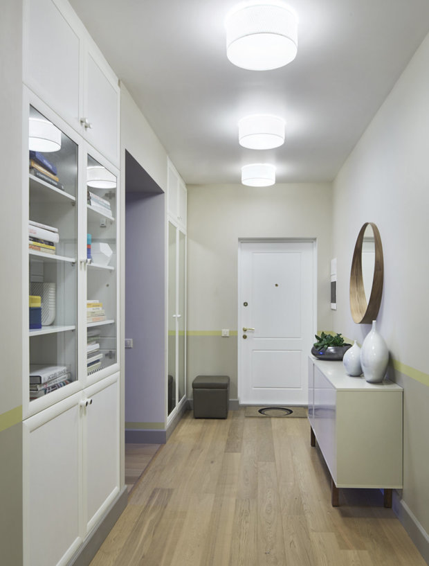 Фотография: Прихожая в стиле Скандинавский, Современный, Квартира, Foscarini, pushe, Белый, Проект недели, Бежевый, Желтый, Zara Home, Серый, Оранжевый, Барная стойка, ИКЕА, Подмосковье, перепланировка двухкомнатной квартиры, Manders, Hansgrohe, Duravit, Crate & Barrel, как объединить санузел, H&M Home, перепланировка двушки, Little Greene, Железнодорожный, обустройство отдельной гардеробной, кухня-столовая, как объединить гостиную с кухней, Astro, барная стойка на кухне, двушка с гардеробом, спальня с гардеробом, ниша в интерьере, Ragno, перепланировка санузла, Cosmo Relax, настеннный декор, встроенный шкаф, Екатерина Нечаева, Ирина Маркман, Bon Home Design, кладовка в квартире, Cezares, Zoffany, GBM-Light, Valenti, Wood Deed, Mobeledom, Artbrutmoscow – фото на INMYROOM