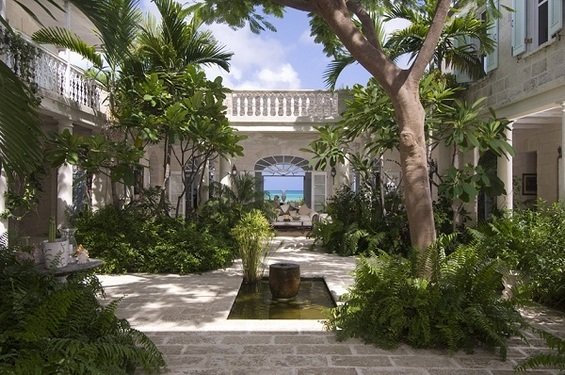 Фотография: Ландшафт в стиле , Дом, Цвет в интерьере, Дома и квартиры, Белый, Большие окна – фото на INMYROOM