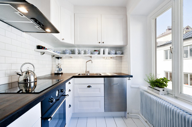 Фотография: Кухня и столовая в стиле Скандинавский, Малогабаритная квартира, Квартира, Цвет в интерьере, Дома и квартиры, Белый – фото на INMYROOM