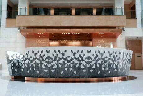 Каменный ресепшн «Метрополис» от компании Q-Style