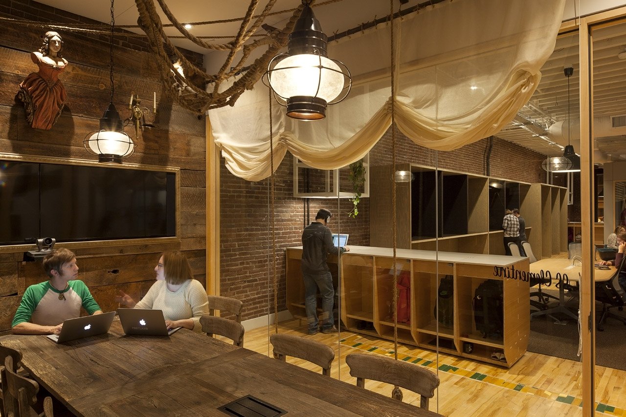 Фотография: Кухня и столовая в стиле Современный, Лофт, Декор интерьера, Офисное пространство, Офис – фото на INMYROOM Фотография: Кухня и столовая в стиле Современный, Лофт, Декор интерьера, Офисное пространство, Офис – фото на INMYROOM