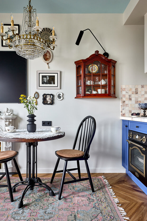 Фотография: Кухня и столовая в стиле Современный, Эклектика, Винтажный, Малогабаритная квартира, Квартира, Студия, Проект дня, Москва, Монолитный дом, до 40 метров, Арина Дудникова – фото на INMYROOM