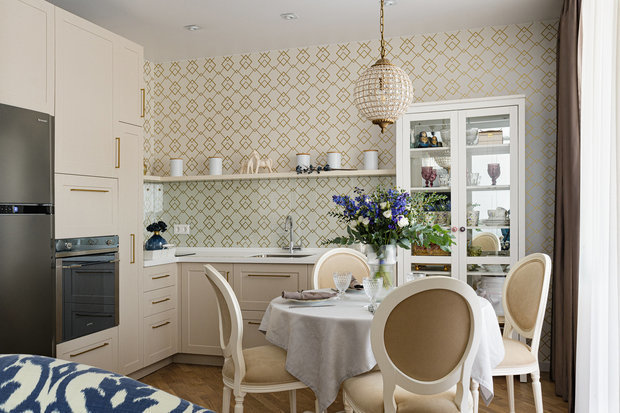 Фотография: Кухня и столовая в стиле Классический, Перепланировка, 3 комнаты, 60-90 метров, Екатерина Усикова, перепланировка в трешке – фото на INMYROOM