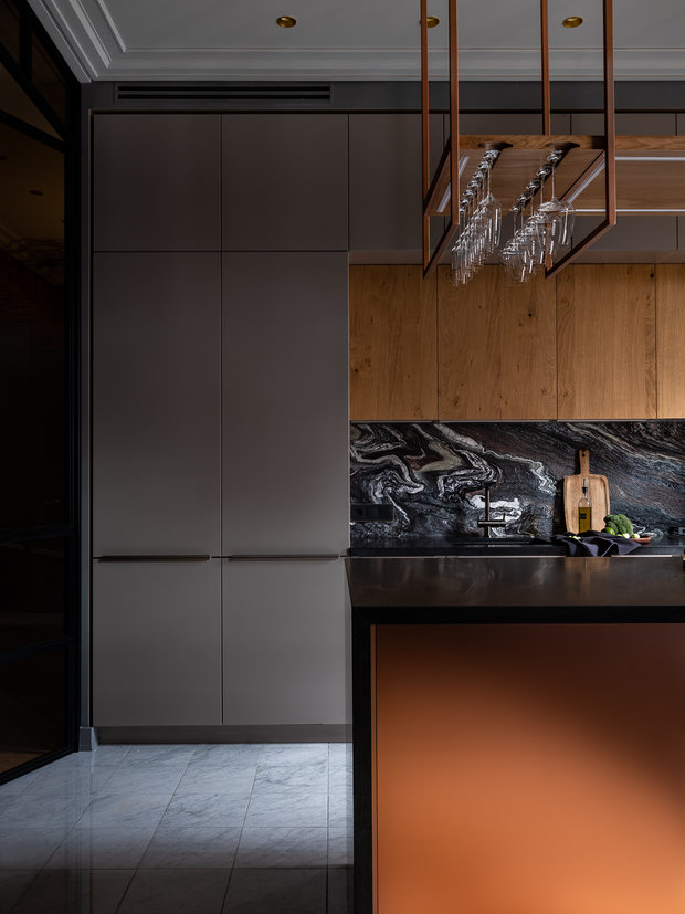 Фотография: Кухня и столовая в стиле Лофт, Эклектика, Квартира, Проект дня, Москва, Кирпичный дом, 4 и больше, Более 90 метров, Берлога, Елена Тамбиева, Наталья Водопьянова – фото на INMYROOM