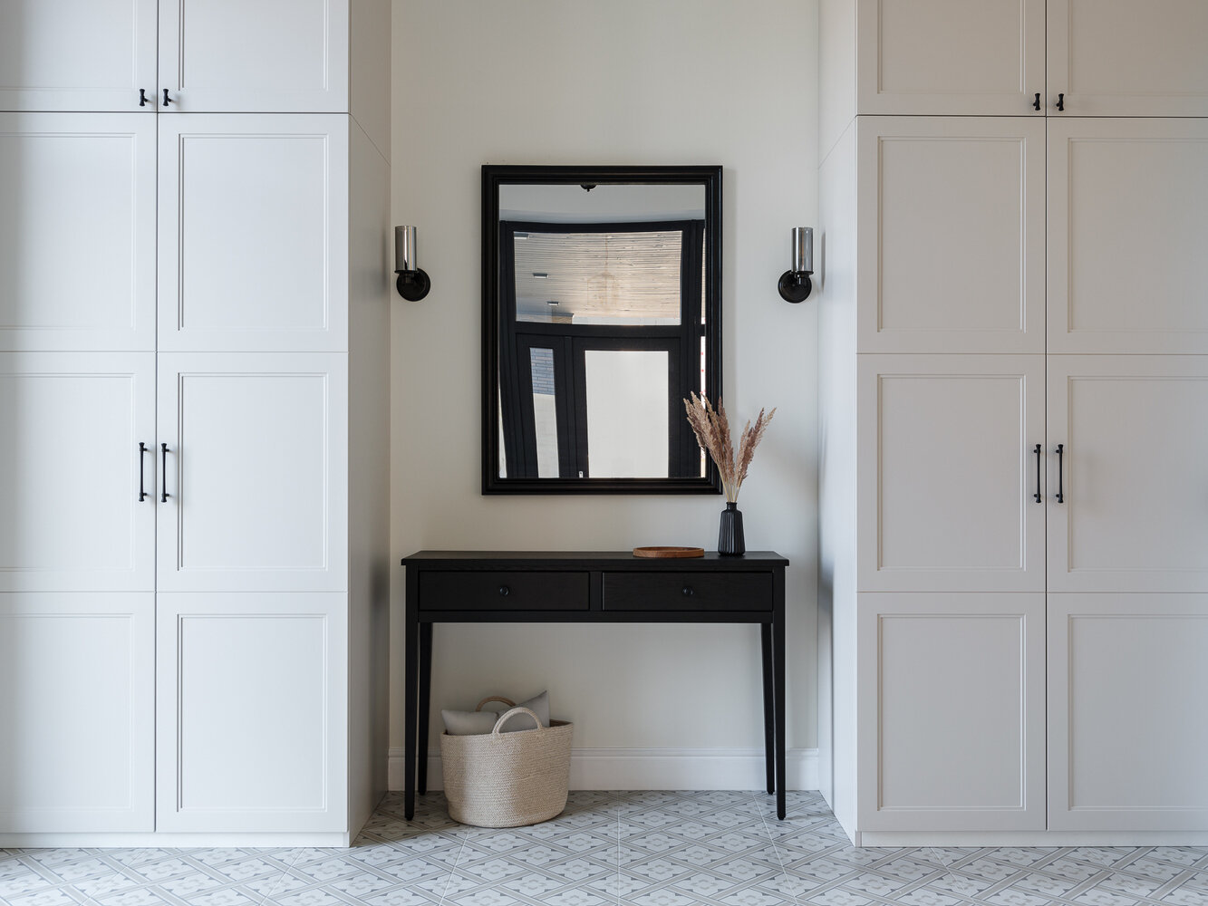 Фотография: Прихожая в стиле Классический, Современный, Дом, Проект недели, Дом и дача, Московская область, Кирпичный дом, 4 и больше, Более 90 метров, Екатерина Маслина – фото на INMYROOM Фотография: Прихожая в стиле Классический, Современный, Дом, Проект недели, Дом и дача, Московская область, Кирпичный дом, 4 и больше, Более 90 метров, Екатерина Маслина – фото на INMYROOM