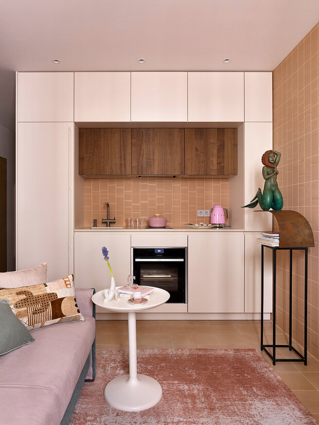 Завершающим штрихом стала смелая скульптура русалки Максима Аксенова.