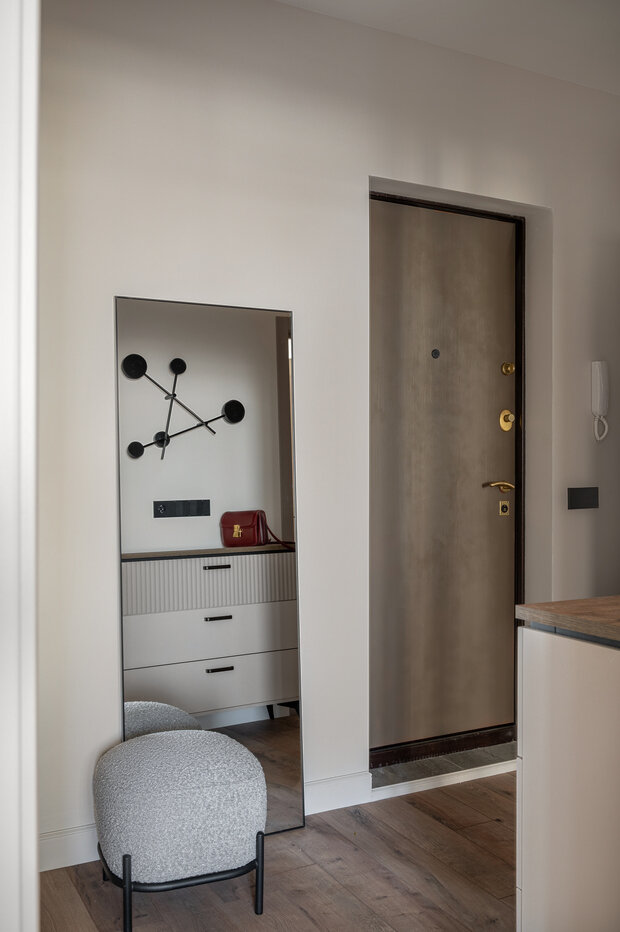 Фотография: Прихожая в стиле Современный, Квартира, Проект дня, Новая Москва, Панельный дом, И-155, 1 комната, 40-60 метров, Елена Ранделова – фото на INMYROOM