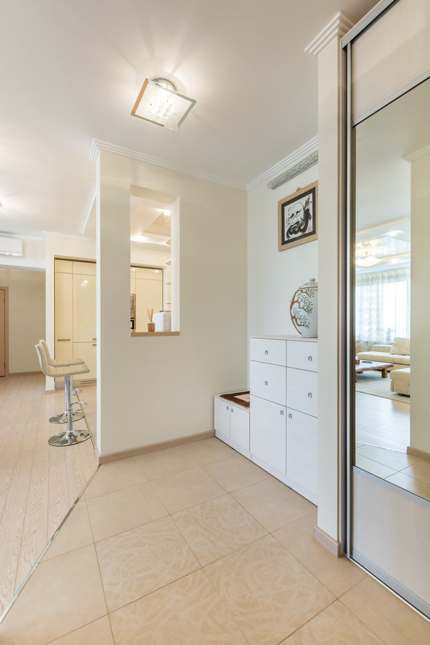 Фотография: Прихожая в стиле Современный, Восточный, Квартира, Минимализм, Проект недели, Москва, новостройка, Светлана Юркова, Монолитный дом, Сергей Кузнецов, 3 комнаты, Более 90 метров – фото на INMYROOM