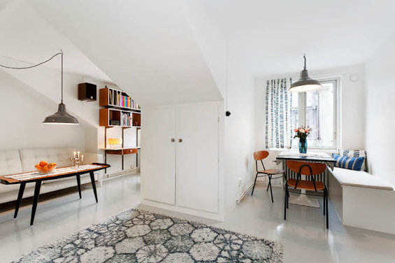 Фотография: Гостиная в стиле Скандинавский, Малогабаритная квартира, Квартира, Швеция, Цвет в интерьере, Дома и квартиры, Белый – фото на INMYROOM Фотография: Гостиная в стиле Скандинавский, Малогабаритная квартира, Квартира, Швеция, Цвет в интерьере, Дома и квартиры, Белый – фото на INMYROOM