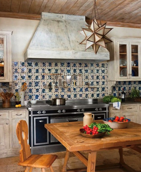 Фотография: Кухня и столовая в стиле Прованс и Кантри, Дом, Интерьер комнат – фото на INMYROOM