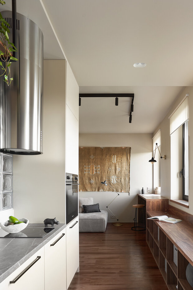 Фотография: Кухня и столовая в стиле Современный, Малогабаритная квартира, Квартира, Проект дня, Москва, 2 комнаты, до 40 метров, Монолитно-кирпичный, Анна Малютина, современный с элементами этники – фото на INMYROOM