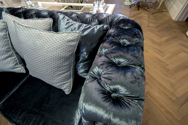 Фотография: Мебель и свет в стиле Классический, Современный, Гостиная, Декор интерьера, Интерьер комнат, Тема месяца – фото на INMYROOM